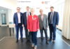 Humanitäres Völkerrecht im Fokus. V.l.n.r.: Anton Verschaeren, Vorstandsvorsitzender DRK-Region Hannover e.V. Prof. Dr. Claas Friedrich Germelmann, Geschäftsführender Direktor des Instituts für Internationales Recht, LUH Martina Rust, Präsidentin DRK-Region Hannover e.V. Dr. Dieter Weingärtner, Bundeskonventionsbeauftragter des Deutschen Roten Kreuzes Rüdiger Nijenhof, Konventionsbeauftragter DRK-Region Hannover e.V.