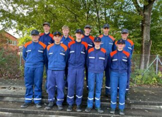 Jugendliche erhalten in Celle ihre Leistungsspange Jugendliche erhalten Leistungsspange