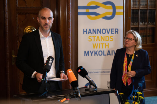 Oberbürgermeister Belit Onay empfängt Bundesentwicklungsministerin Svenja Schulze im Neuen Rathaus von Hannover im Rahmen der Unterzeichnung der Solidaritätspartnerschaft von Hannover und der ukrainischen Stadt Mykolajiw,