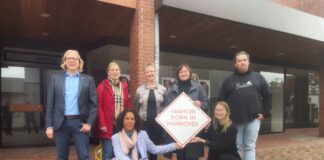 (v.l.n.r.) Timo Muchow (Wirtschaftsförderung Barsinghausen), Katarina Schmitt (Unser Barsinghausen e. V.), Iyabo Kaczmarek (Unter einem Dach & maesh), Kathrin Rudolph (Juwelier Speckmann), Alexandra Faruga (Unter einem Dach & maesh), Astrid Nienaber (kreHtiv Netzwerk Hannover e. V.) und Robert Holle (Basche designs)
