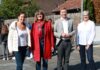 Corinna Meyer (Klima- und Umweltschutzleitstelle Stadt Langenhagen), Andrea Kunkel (Leiterin Grundschule Godshorn), Tim Wook (Ortsbürgermeister Godshorn) und Christine Pfülb (Klimaschutzmanagerin Stadt Langenhagen)