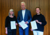 Wechsel an Langenhagens Verwaltungsspitze am 1. Oktober 2022 Urkunden an Isabella Gifhorn, Eva Bender und Carsten Hettwer wurden am 26. September überreicht