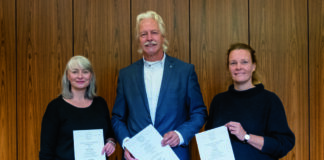 Wechsel an Langenhagens Verwaltungsspitze am 1. Oktober 2022 Urkunden an Isabella Gifhorn, Eva Bender und Carsten Hettwer wurden am 26. September überreicht