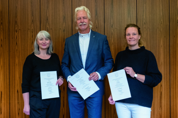 Wechsel an Langenhagens Verwaltungsspitze am 1. Oktober 2022 Urkunden an Isabella Gifhorn, Eva Bender und Carsten Hettwer wurden am 26. September überreicht