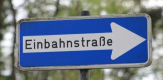 Straßenschild - Einbahnstraße