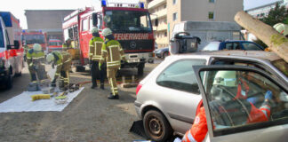Angehende Notfallsanitäter der Johanniter und Einsatzkräfte der Freiwilligen Feuerwehr Langenhagen gestalten besonderen Ausbildungstag.