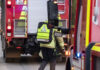 Feuerwehrmann mit Rücksack - Türöffnung