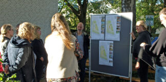 Lena Timm, Sonja Griebenow und Thomas Köllermeier (v. re.) erhielten bei der Vorstellung erster Ideen für die Umgestaltung des Parks am Süntelweg hilfreiche Hinweise für die weiteren Planungen.