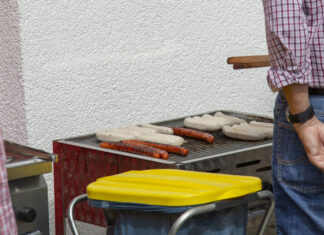 Radler-Treff am Biergarten-Grill Bratwurstgrill