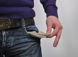 Die Inflationsrate in Niedersachsen lag im Oktober 2022 bei 10,5% Tasche leer - Hosentasche