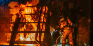 120 Atemschutzgeräteträger der Feuerwehren aus dem Stadtgebiet Lehrte trainieren in Brandsimulationsanlage.