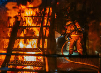 120 Atemschutzgeräteträger der Feuerwehren aus dem Stadtgebiet Lehrte trainieren in Brandsimulationsanlage 120 Atemschutzgeräteträger der Feuerwehren aus dem Stadtgebiet Lehrte trainieren in Brandsimulationsanlage.