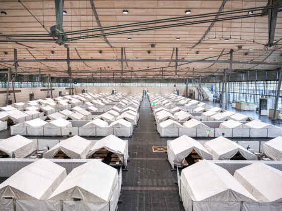Flüchtlingsunterkunft in der Messehalle 9