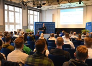 Polizeiakademie Niedersachsen begrüßt 904 neue Polizeikommissar-Anwärterinnen und -Anwärter Carsten Rose, Direktor der Polizeiakademie Niedersachsen, begrüßt die Studierenden am Studienort Nienburg.