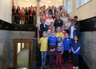 Schülerfriedenspreis 2022 verliehen Gruppenfoto