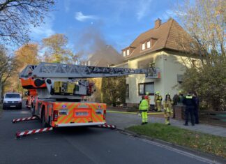 Senioren retten sich vor Zimmerbrand Zimmerbrand in einem Einfamilienhaus in Hannover-Ahlem