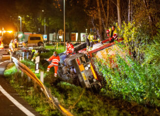 Unfall mit Gefahrgut-Lkw auf der A2 zwischen Langenhagen und Bothfeld Gefahrgutunfall A2 bei Langenhagen