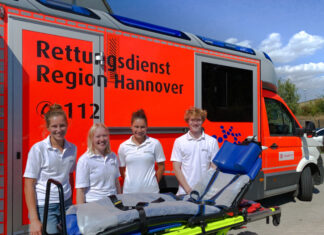 Ein Kleeblatt bei den Johannitern Zwei Zwillingspärchen engagieren sich im Bundesfreiwilligendienst bei den Johannitern in Langenhagen.