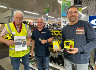 Fahrrad-Lichtkontrolle mit Prüfplakette Lichterfest-Lichttest in Langenhagen