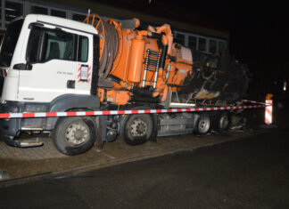 Zeugenaufruf: Unbekannte Täter setzen Saug-/Druck-Lkw in Garbsen in Brand LKW Brand in Garbsen