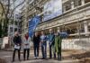 Richtfest: Feiern den Abschluss der Rohbauarbeiten am Verwaltungsneubau Akazienstraße (v. l.) Architekt Sascha Meineke, Gebäudedezernentin Cordula Drautz, Architekt Claus-Peter Schulze, Regionspräsident Steffen Krach, Bauingenieur Joachim Beike und Cora Hermenau, Dezernentin für Öffentliche Sicherheit.