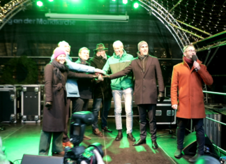 Weihnachtsmarkt in Hannover heute feierlich eröffnet Weihnachtsmarkt in hannover feierlich eröffnet. Gemeinsam wurde die Beleuchtung am Weihnachtsbaum vor der Marktkirche eingeschaltet.