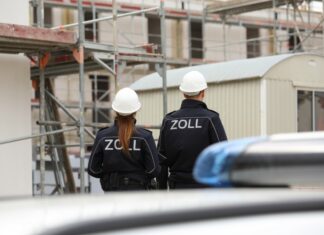 Sieben Monate Haftstrafe für Unternehmer wegen Mindestlohnverstoß Symbolbild Zoll