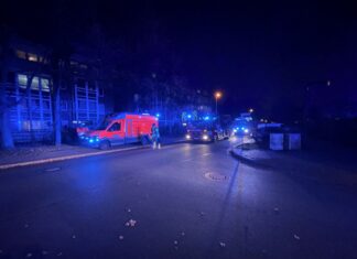 Küchenbrand am Sollingweg Langenhagener Feuerwehr beim Einsatz am Sollingweg wegen einer Fettexplosion.