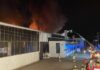 Feuer im Gewerbebetrieb in Krähenwinkel