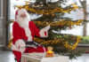 Weihnachtsmann verbreitet weihnachtliche Stimmung