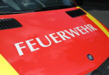Neues Feuerwehrhaus Misburg fertiggestellt Schriftzug auf Feuerwehrwagen - Feuerwehr
