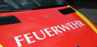 Schriftzug auf Feuerwehrwagen - Feuerwehr