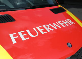 Ehrenamtstag: DFV-Präsident würdigt Engagement von knapp 1,4 Millionen Personen Schriftzug auf Feuerwehrwagen - Feuerwehr