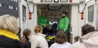 Betreuerin Nina Kirchstein (li) und Landesjugendleiterin Svenja Lürig.