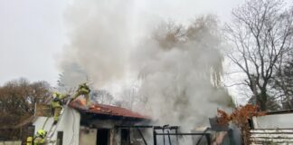 Laubenbrand - Feuerwehreinsatz