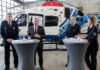 (vo.li.) Polizeivizepräsident Uwe Lange, Boris Pistorius - Niedersächsischer Minister für Inneres und Sport, der ehemalige Leiter der Polizeihuschrauberstaffel, Polizeioberrat Stefan Bruns und Polizeirätin Natalie Preiß, die neue Leitung der Polizeihubschrauberstaffel.