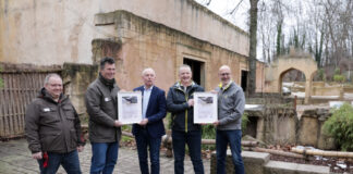 vo.Li.: Andreas M. Casdorff, Thomas Schmieske, Marcus Wolhgemuth und Frank Rodewald mit den Patenschaftsurkunden .