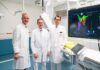 Moderne Technik: Professor Dr. Frank Lammert, Vizepräsident der MHH, Professor Dr. Johann Bauersachs, Direktor der Klinik für Kardiologie und Angiologie, und Professor Dr. David Duncker, Leiter des Hannover Herzrhythmus Centrum (von links), im neuen Elektrophysiologie-Labor.