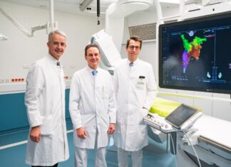 MHH-Kardiologie eröffnet modernes Elektrophysiologie-Labor Moderne Technik: Professor Dr. Frank Lammert, Vizepräsident der MHH, Professor Dr. Johann Bauersachs, Direktor der Klinik für Kardiologie und Angiologie, und Professor Dr. David Duncker, Leiter des Hannover Herzrhythmus Centrum (von links), im neuen Elektrophysiologie-Labor.