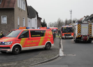 Hannover-Vinnhorst: Feuerwehr zu Zimmerbrand alarmiert Feuerwehreinsatz