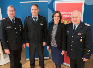Ernennung und Beförderungen in den Brandschutzabschnitten der Region Hannover vo.li.: Tobias Jacob, Tim Herrmann, Cora Hermenau und Eberhard Schmidt.