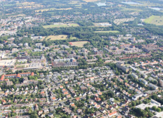 Visionen für Langenhagens Mitte und Stadtpark Ein Luftbild, dass neben einem Teil von Langenforth auch die Stadtmitte und den Stadtpark zeigt.