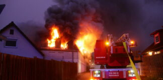 Celle: Wohngebäudebrand in Celle - Feuerwehr im Großeinsatz