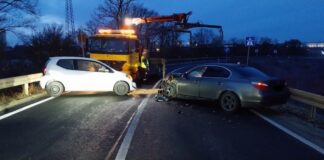 7 - Pkw kollidiert mit zwei entgegenkommenden Fahrzeugen
