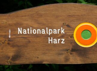 Umweltminister Christian Meyer eröffnet neu gestaltetes Nationalpark-Besucherzentrum in Torfhaus Schild: Nationalpark Harz