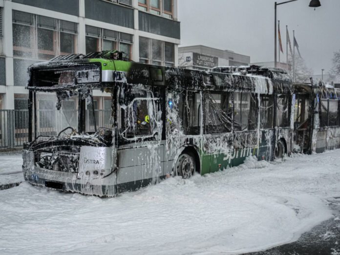 Ursache für Vorfall am 23. Januar steht fest: Technischer Defekt löste Busbrand aus. (Archivbild)