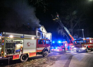 Langenhagen: Leblose Person nach Wohnungsbrand entdeckt Feuerwehreinsatz