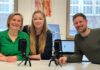 Der neue Podcast der Region Hannover jetzt online: Kristina Quakulinsky (v.l.), Kimberly Kröger und Jan Fehring vom Koordinierungszentrum Frühe Hilfen – Frühe Chancen laden ins „Chancenreich“ ein.