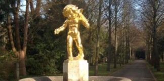 Unbekannte entwenden Engelsfigur vom Stadtfriedhof Engesohde.
