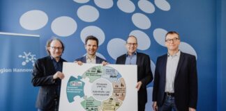 Haben gemeinsam den Verkehrsentwicklungsplan vorgestellt: Max Bohnet, Büro Gertz Gutsche Rümenapp Stadtentwicklung und Mobilität GbR, Regionspräsident Steffen Krach, Verkehrsdezernent Ulf-Birger Franz und Klaus Geschwinder, Leiter des Teams Verkehrsentwicklung und Verkehrsmanagement.